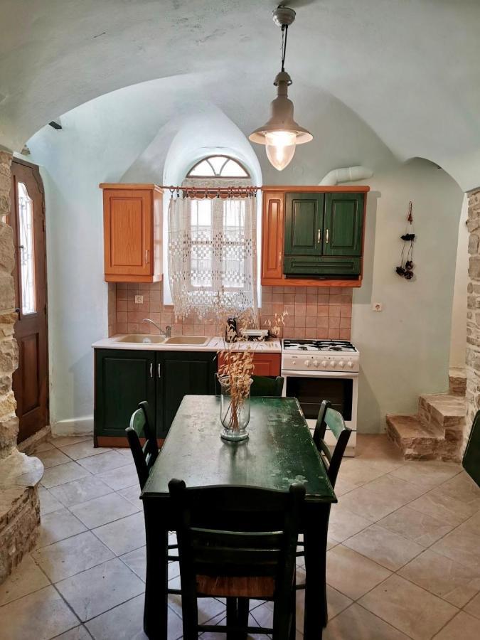 Yi Artistry 1-Bedroom Medieval Holiday House Kalamoti Eksteriør billede