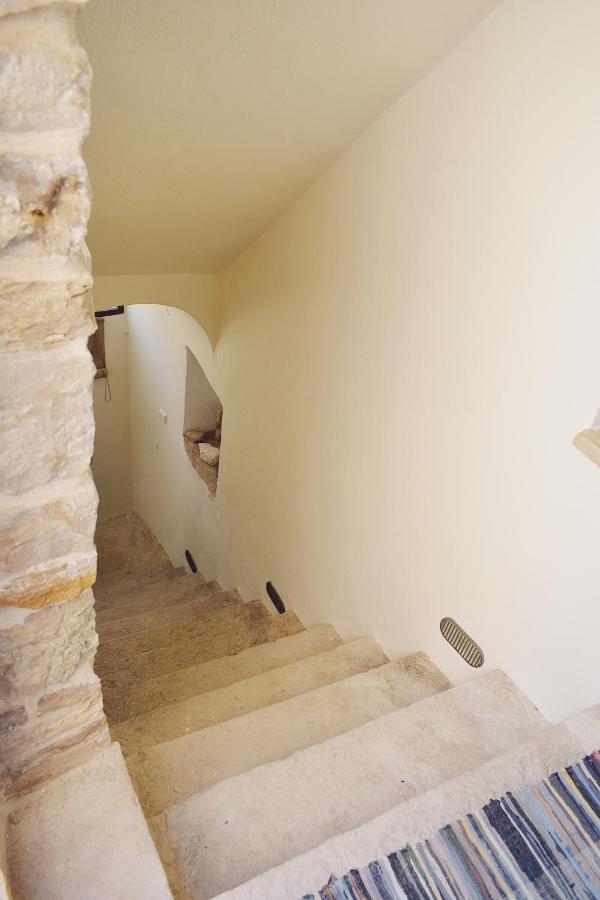 Yi Artistry 1-Bedroom Medieval Holiday House Kalamoti Eksteriør billede