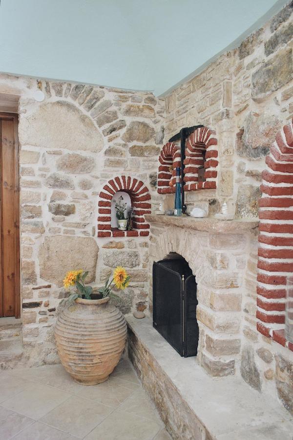 Yi Artistry 1-Bedroom Medieval Holiday House Kalamoti Eksteriør billede