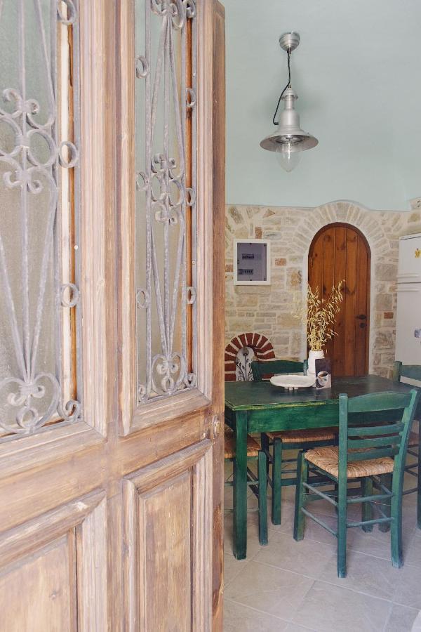 Yi Artistry 1-Bedroom Medieval Holiday House Kalamoti Eksteriør billede