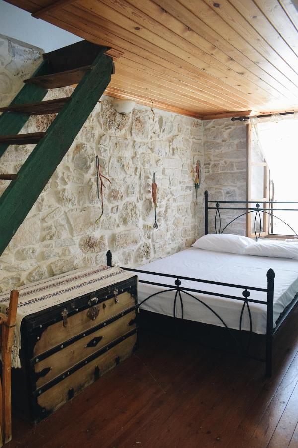 Yi Artistry 1-Bedroom Medieval Holiday House Kalamoti Eksteriør billede