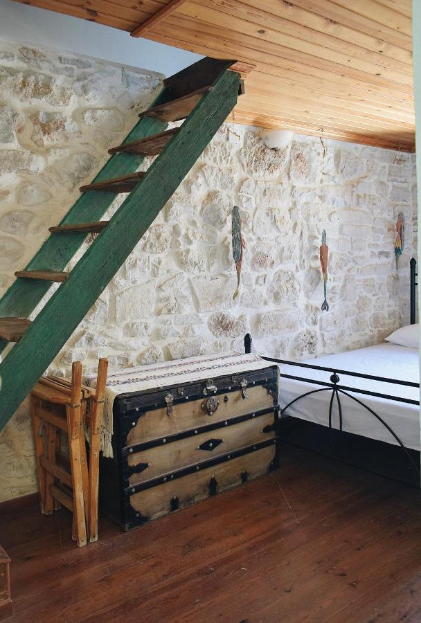 Yi Artistry 1-Bedroom Medieval Holiday House Kalamoti Eksteriør billede