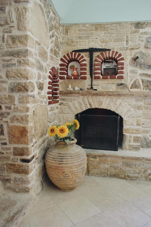 Yi Artistry 1-Bedroom Medieval Holiday House Kalamoti Eksteriør billede