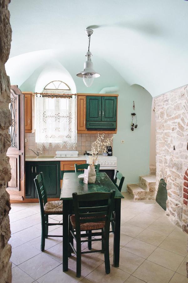 Yi Artistry 1-Bedroom Medieval Holiday House Kalamoti Eksteriør billede
