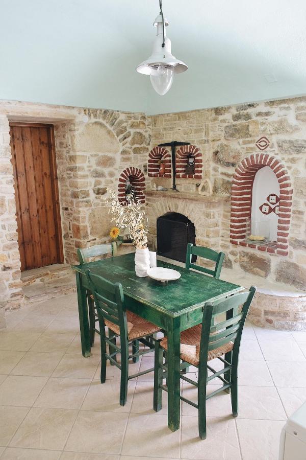 Yi Artistry 1-Bedroom Medieval Holiday House Kalamoti Eksteriør billede