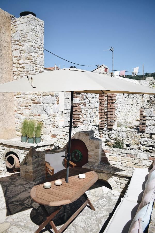 Yi Artistry 1-Bedroom Medieval Holiday House Kalamoti Eksteriør billede