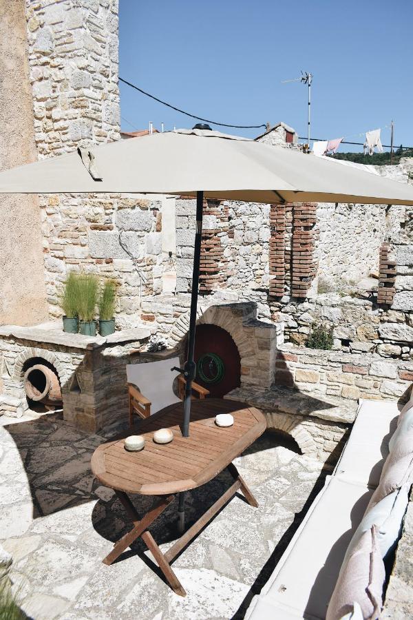 Yi Artistry 1-Bedroom Medieval Holiday House Kalamoti Eksteriør billede