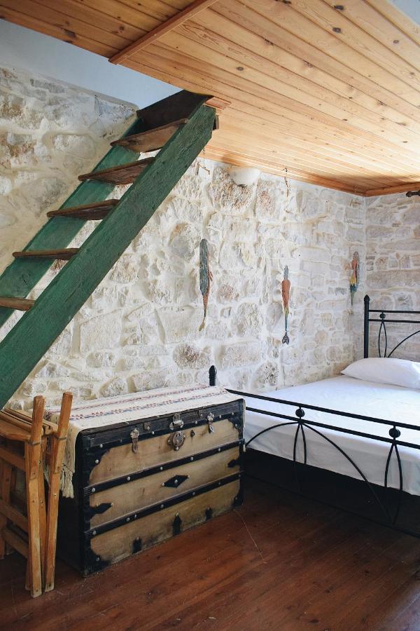 Yi Artistry 1-Bedroom Medieval Holiday House Kalamoti Eksteriør billede